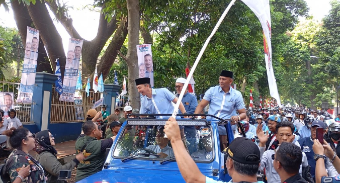 Dedie Rachim-Jenal Mutaqin Diarak Saat Daftar ke KPU Bogor, Bima Arya Ikut Kawal